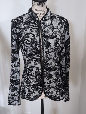 FRANK LYMAN | Design  Women's Black/Grey Long Sleeved Textured Floral Bl…